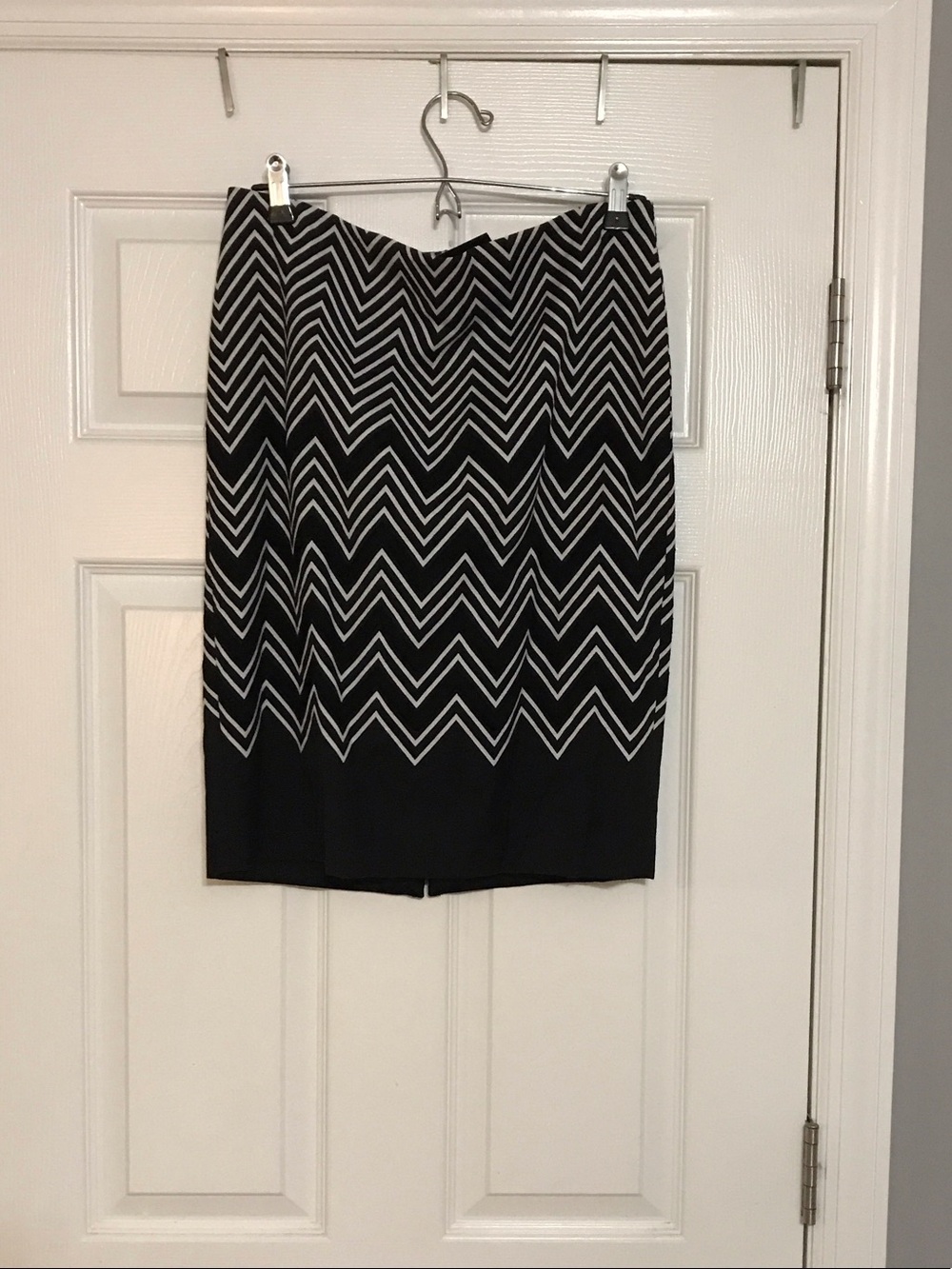 White House Black Market Black and White Chevron Pencil Skirt